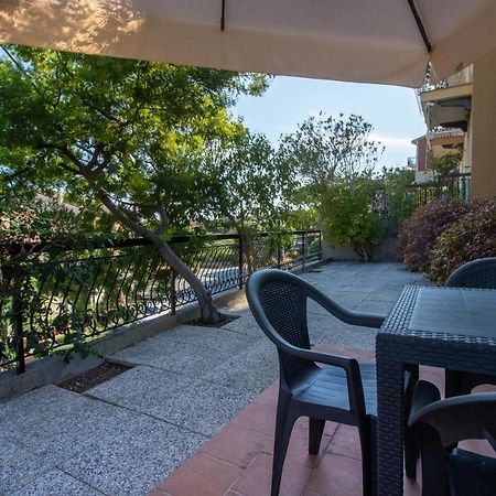 Luminoso Appartamento Con Ampia Terrazza San Bartolomeo Al Mare Bagian luar foto