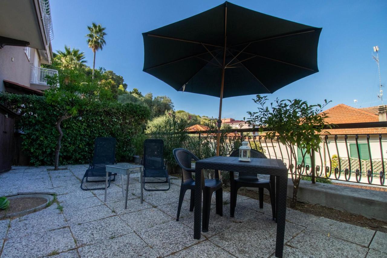 Luminoso Appartamento Con Ampia Terrazza San Bartolomeo Al Mare Bagian luar foto