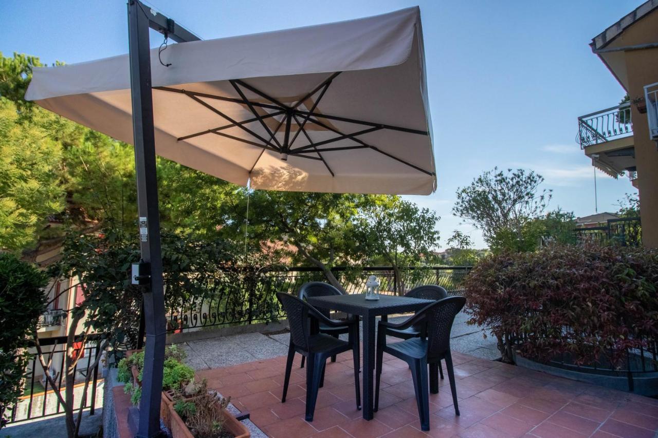 Luminoso Appartamento Con Ampia Terrazza San Bartolomeo Al Mare Bagian luar foto